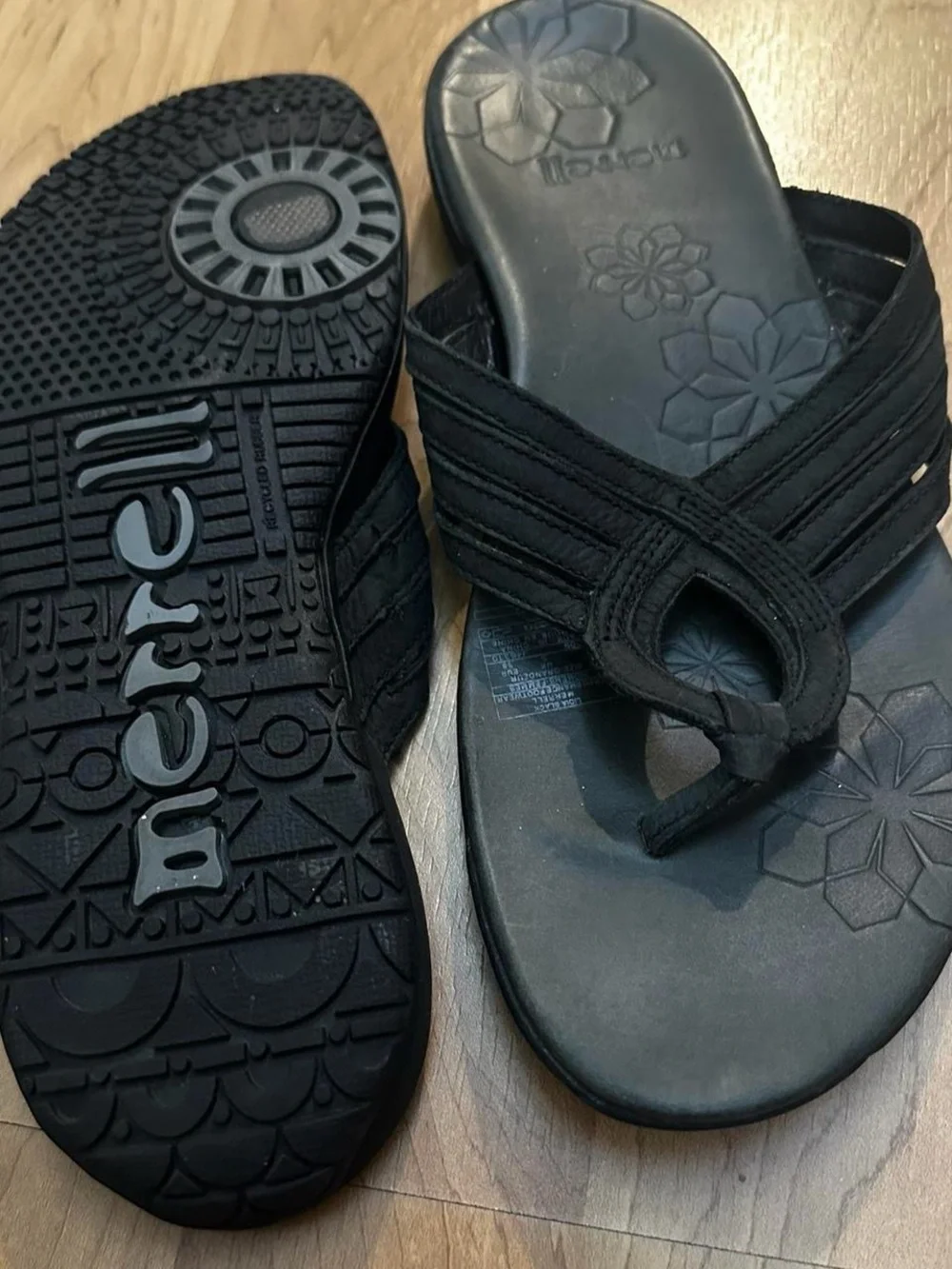 Merrell Women's Black Strappy Floral-Detail Sandals